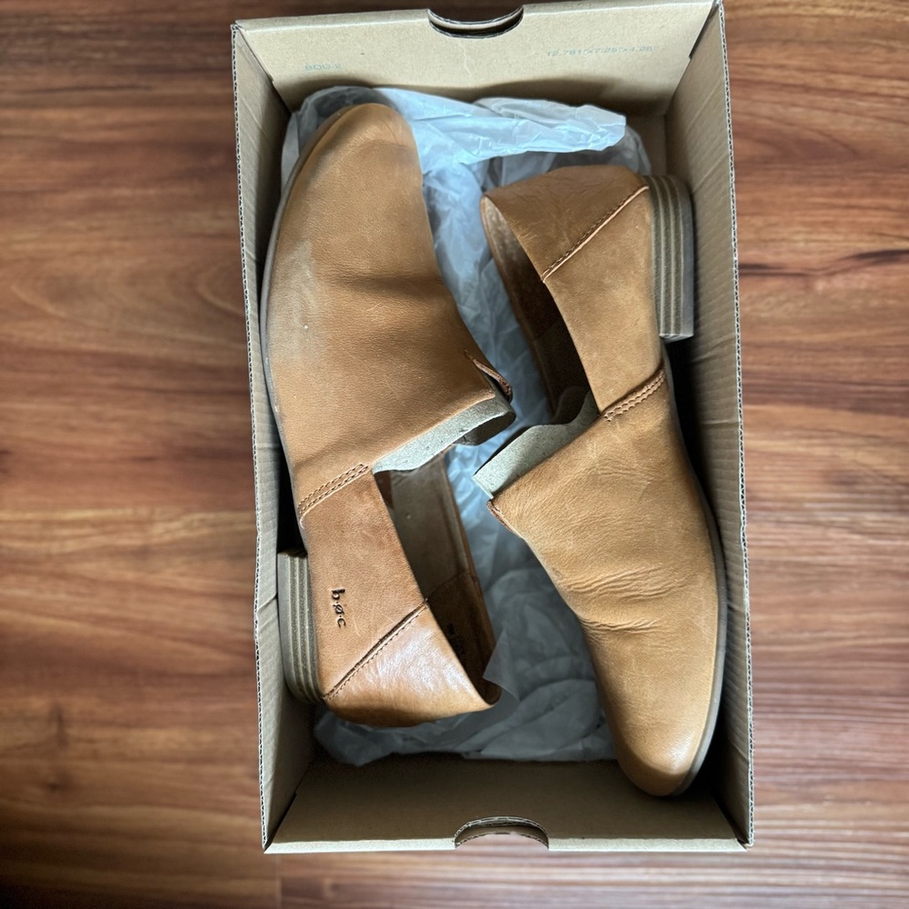 b.o.c. Women’s Light Brown Leather and Suede ‘Suree’ Loafers Size 9